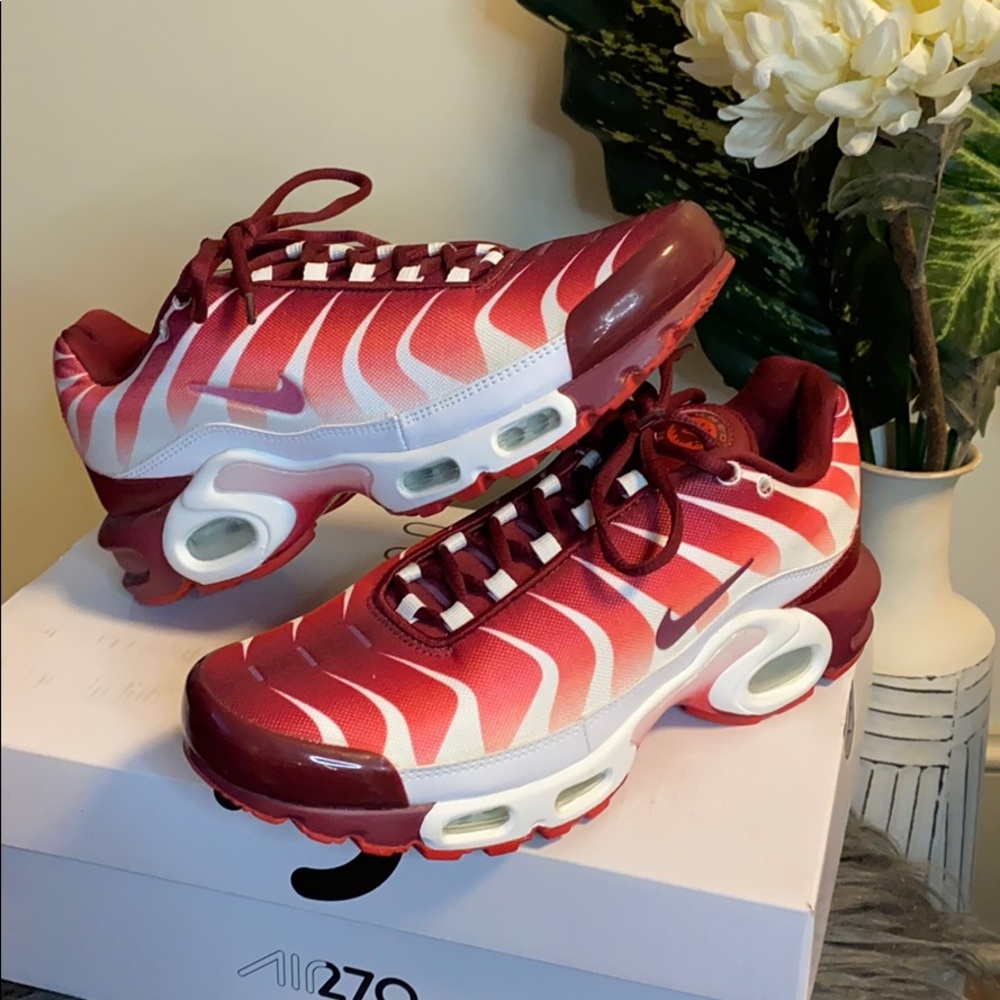 Red & White Nike Air Max